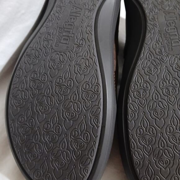 Alegria by PG Lite Duette Fudge 39 US 8.5  Unworn Slip-On Flats Casual - Picture 9 of 10